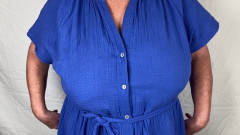 Die reife Frau Soles ist nach der Kirche nach Hause zurückgekehrt.