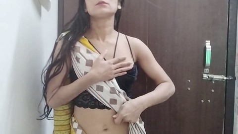 La bhabhi desi trae el calor en la diversión en el dormitorio indio