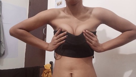 Une enseignante indienne excitée profite d'une séance de masturbation en solo à la maison