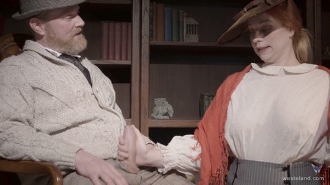 Pygmalion-Parodie mit einer unersättlichen Fisting-Wendung mit einer wilden aschblonden Frau