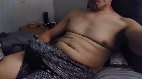EdBart gibt einer jungen Amateurin eine Handjob-Show