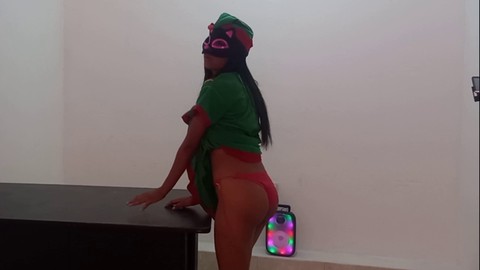 Ardiente dama morena india crea un picante video navideño para adultos en casa