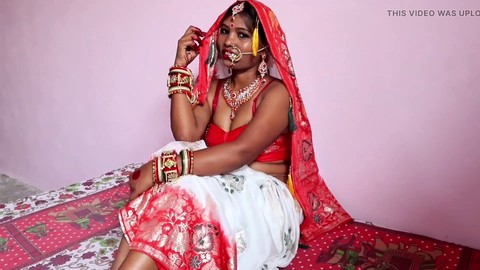 Bhabhi indienne séduisante et filles desi explorent les plaisirs sensuels