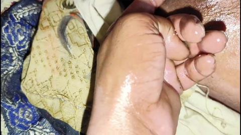 Intime anale Lustsession einer reifen indischen Frau