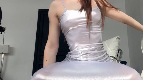 Flexible acrobat Hollyharlot shows off her perfect body in a sexy sundress