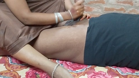 La nuit sauvage de baise intense d'une femme au foyer indienne excitée, capturée en vidéo