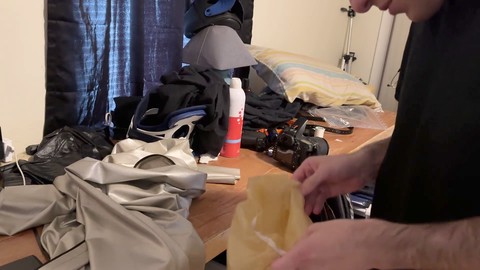 Bondage BDSM gay con gioco di respirazione in lattice per un controllo intenso del respiro