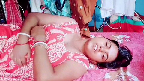La cuñada tamil se pone traviesa en una acción casera