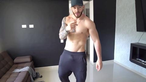 Attraktiver Twink tanzt und masturbiert auf dem Bett [ONLYFANS]