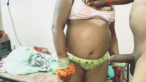 Heißer Tabu-Sex zwischen Stiefgeschwistern im tamilischen Stil